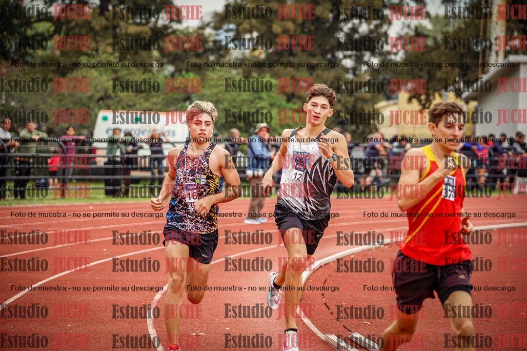 Fotos de los 800 m llanos de varones
