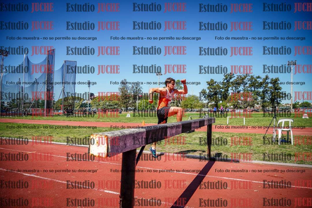 Fotos de los 3000 m con obstáculos de varones