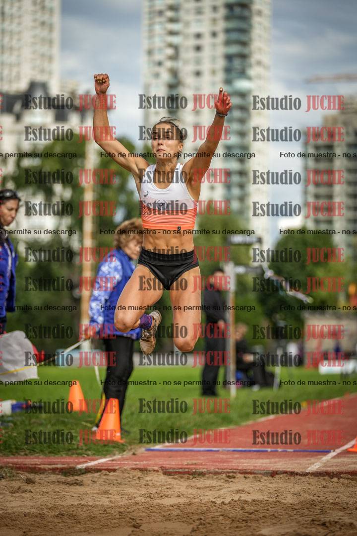 Fotos del salto en largo - mujeres mayores
