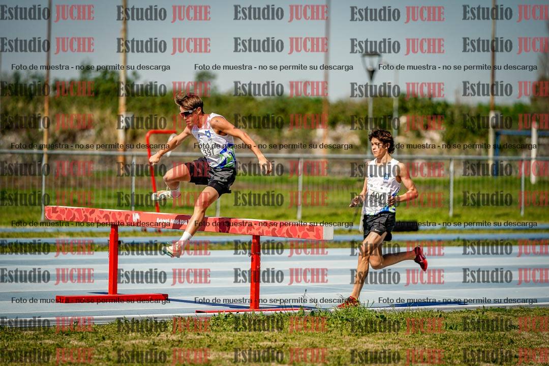 Fotos de los 2000 m con obstáculos de varones