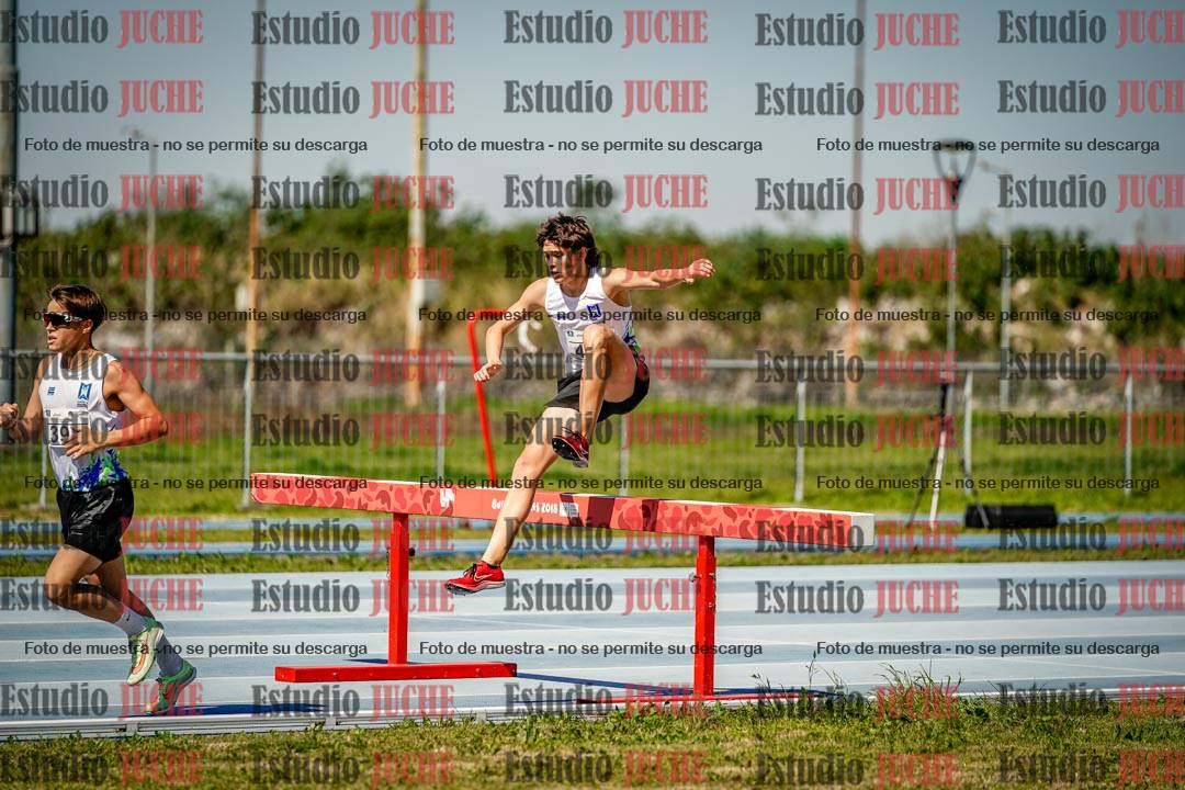 Fotos de los 2000 m con obstáculos de varones