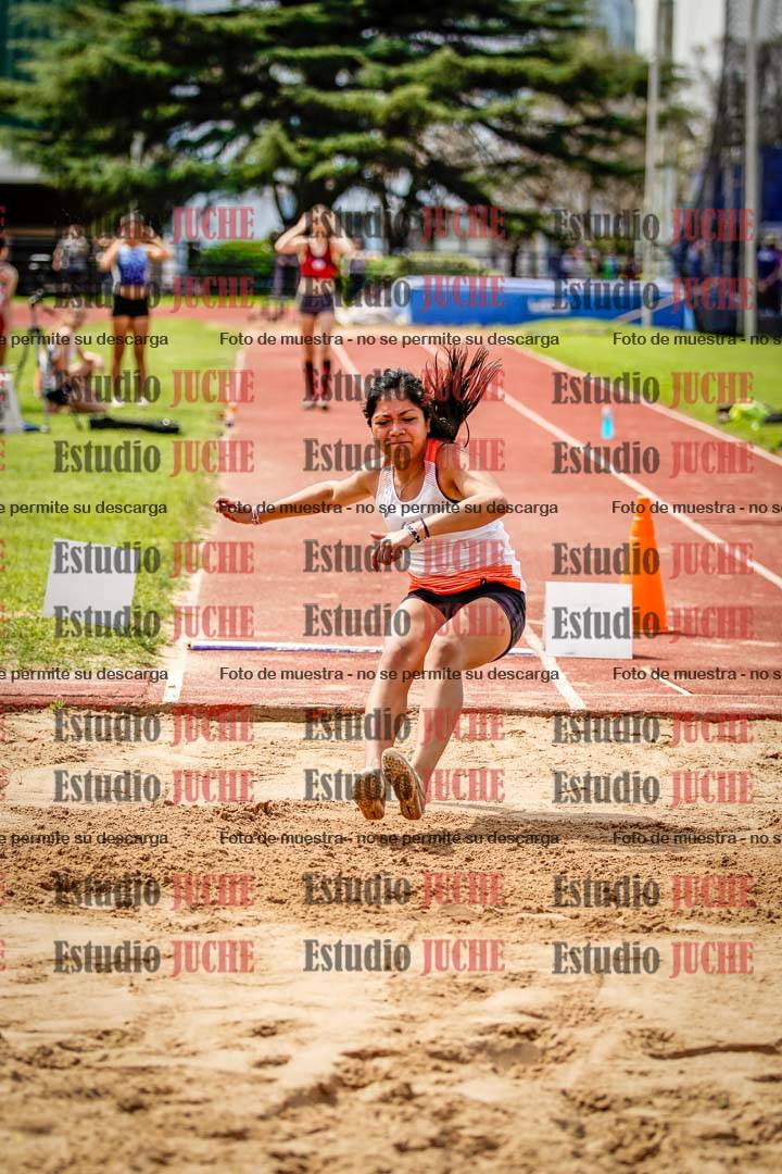 Fotos del salto en largo de mujeres