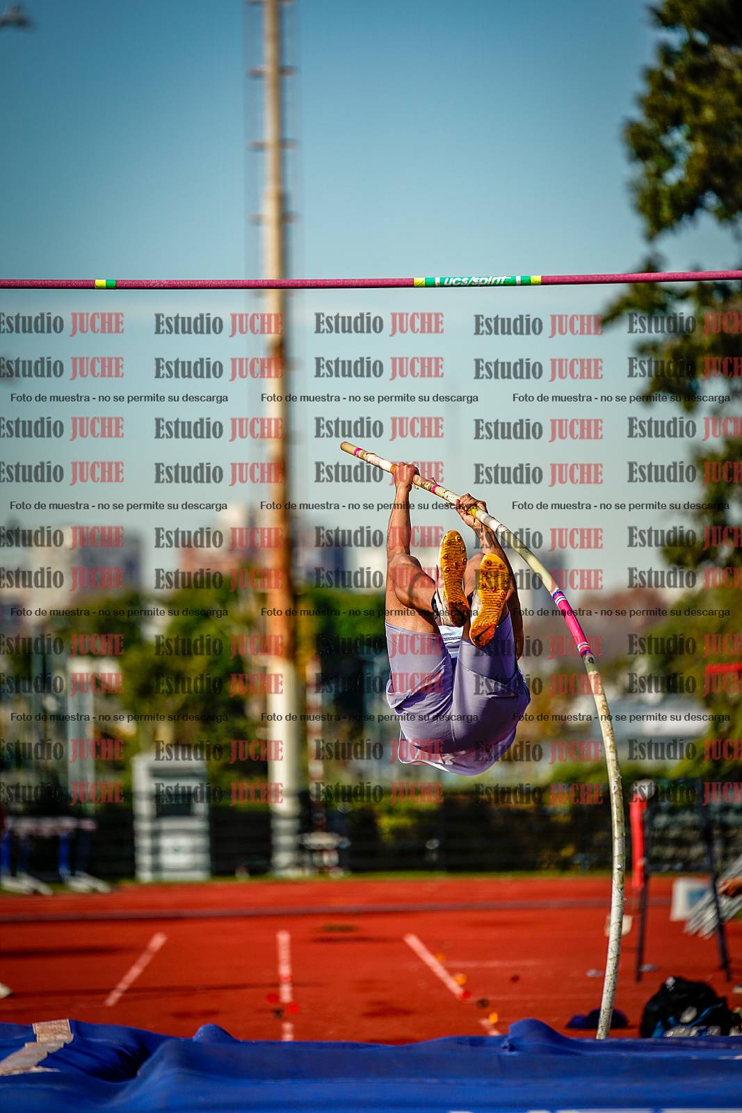 Fotos del salto con garrocha de varones - decatlón 8