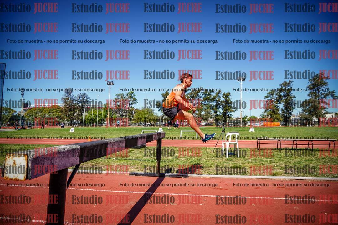 Fotos de los 3000 m con obstáculos de varones