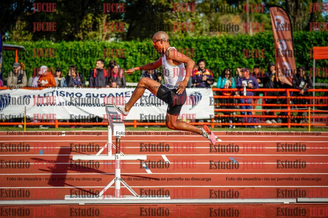 Fotos de los 3000 m con obstáculos de varones