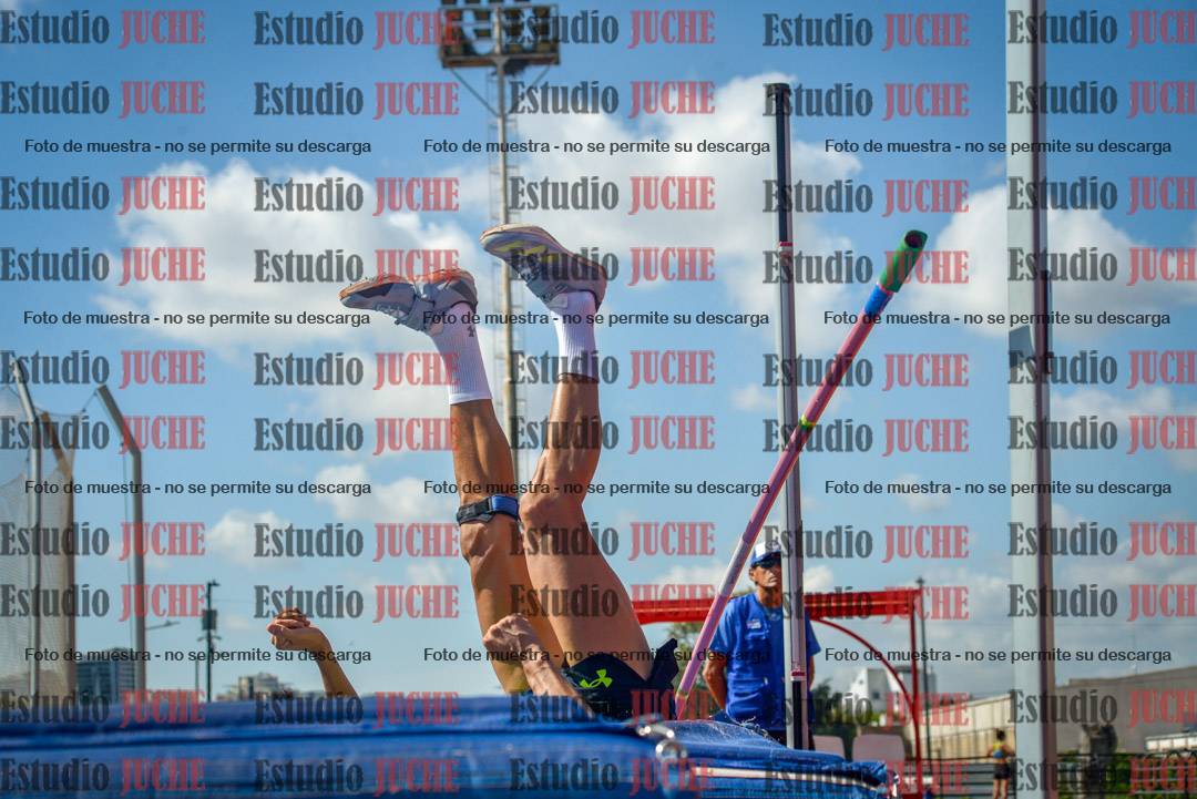 Fotos del salto en alto de varones