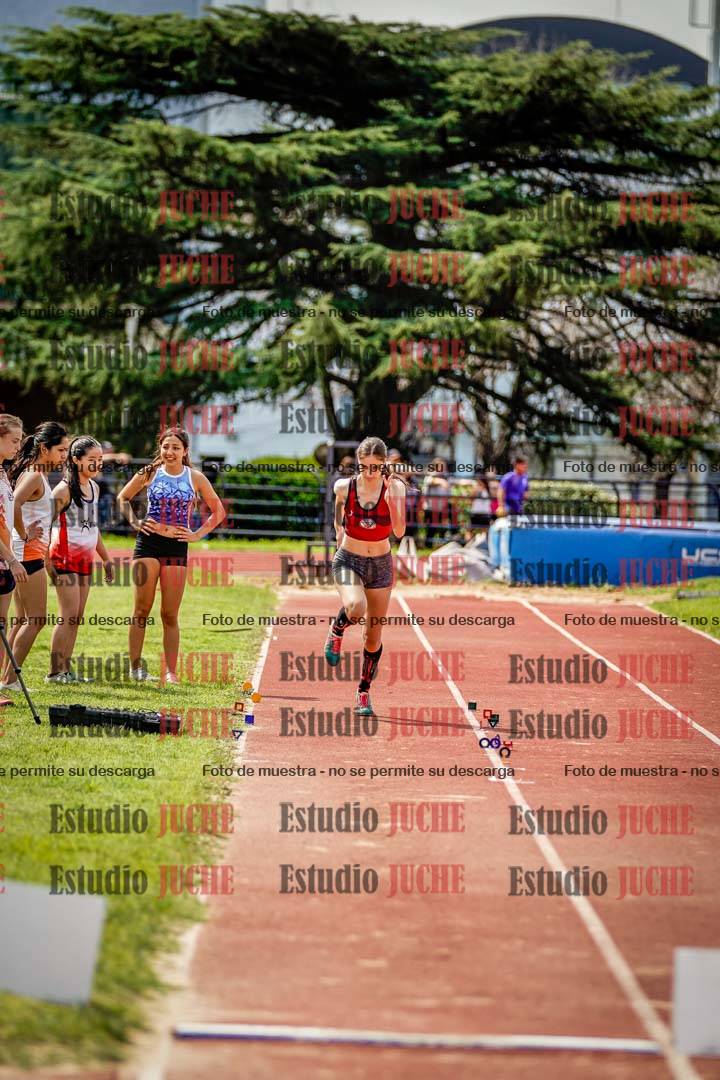 Fotos del salto en largo de mujeres