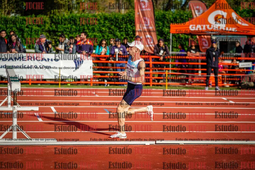 Fotos de los 3000 m con obstáculos de varones
