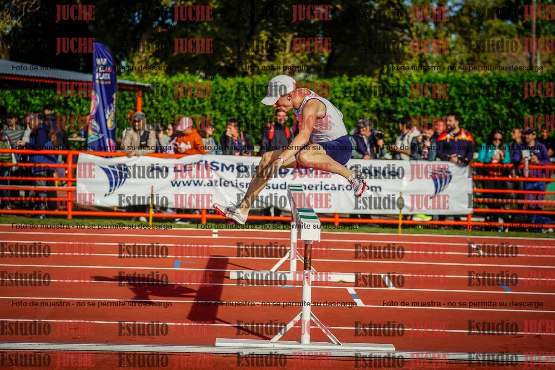 Fotos de los 3000 m con obstáculos de varones