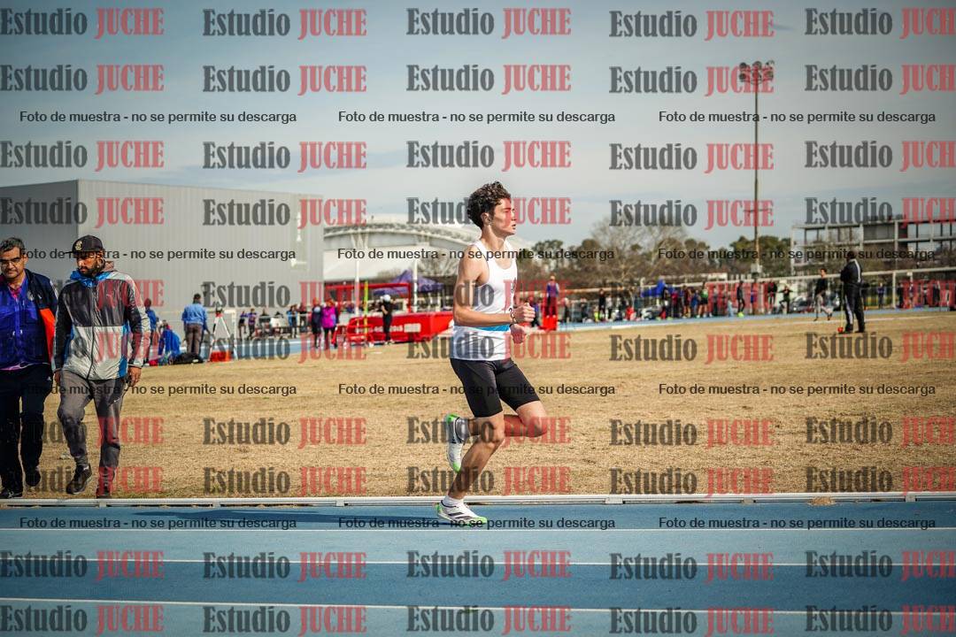 Fotos de los 800 m llanos de varones