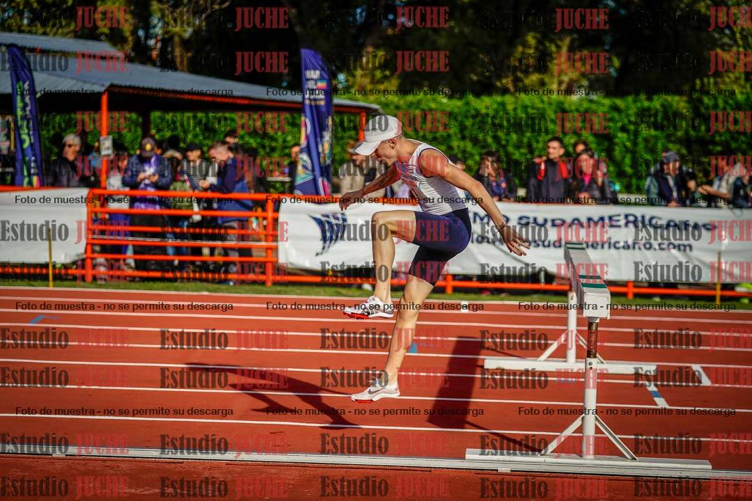 Fotos de los 3000 m con obstáculos de varones