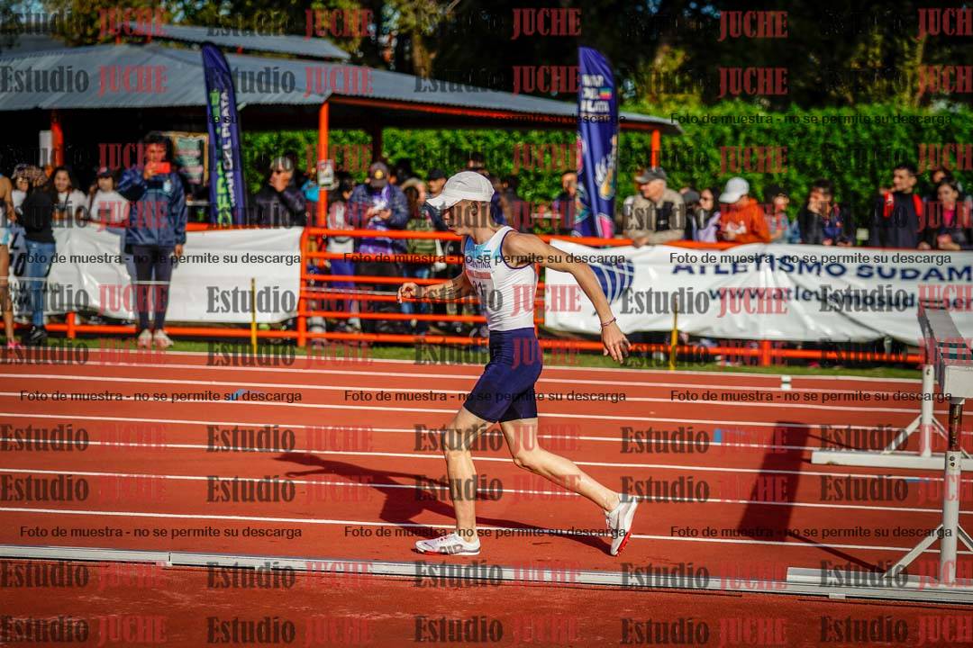 Fotos de los 3000 m con obstáculos de varones