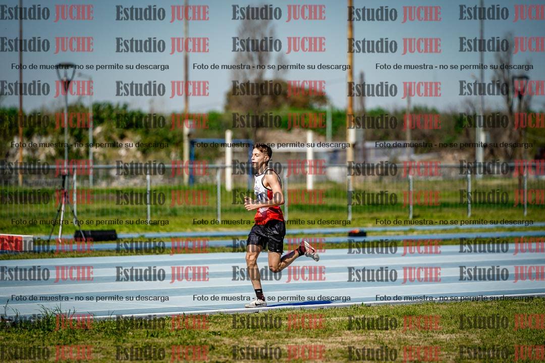 Fotos de los 2000 m con obstáculos de varones