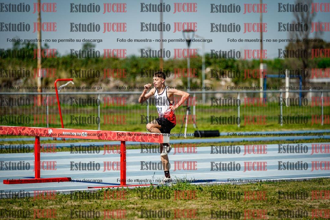 Fotos de los 2000 m con obstáculos de varones