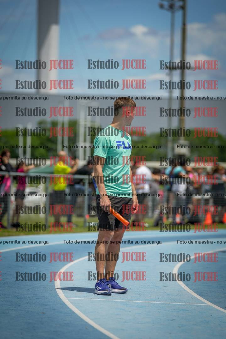 Fotos de la largada de los relevos 20' para running teams - serie 2