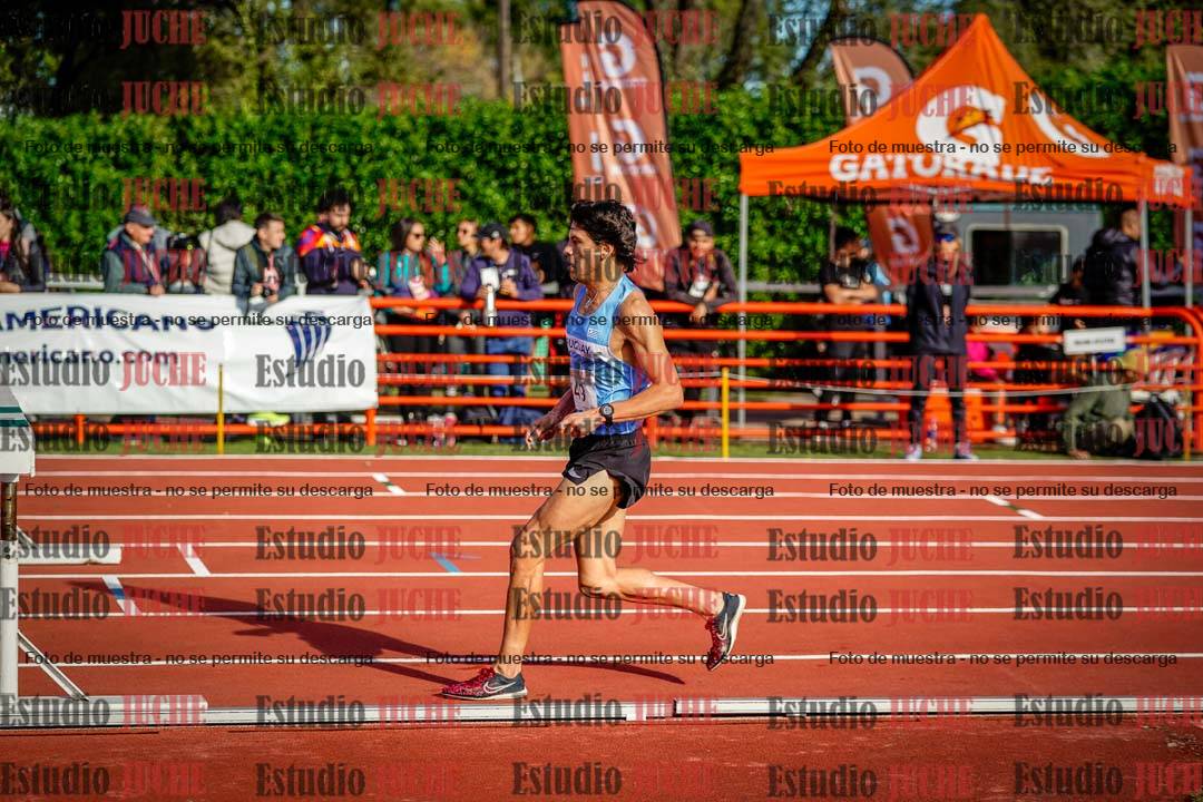 Fotos de los 3000 m con obstáculos de varones