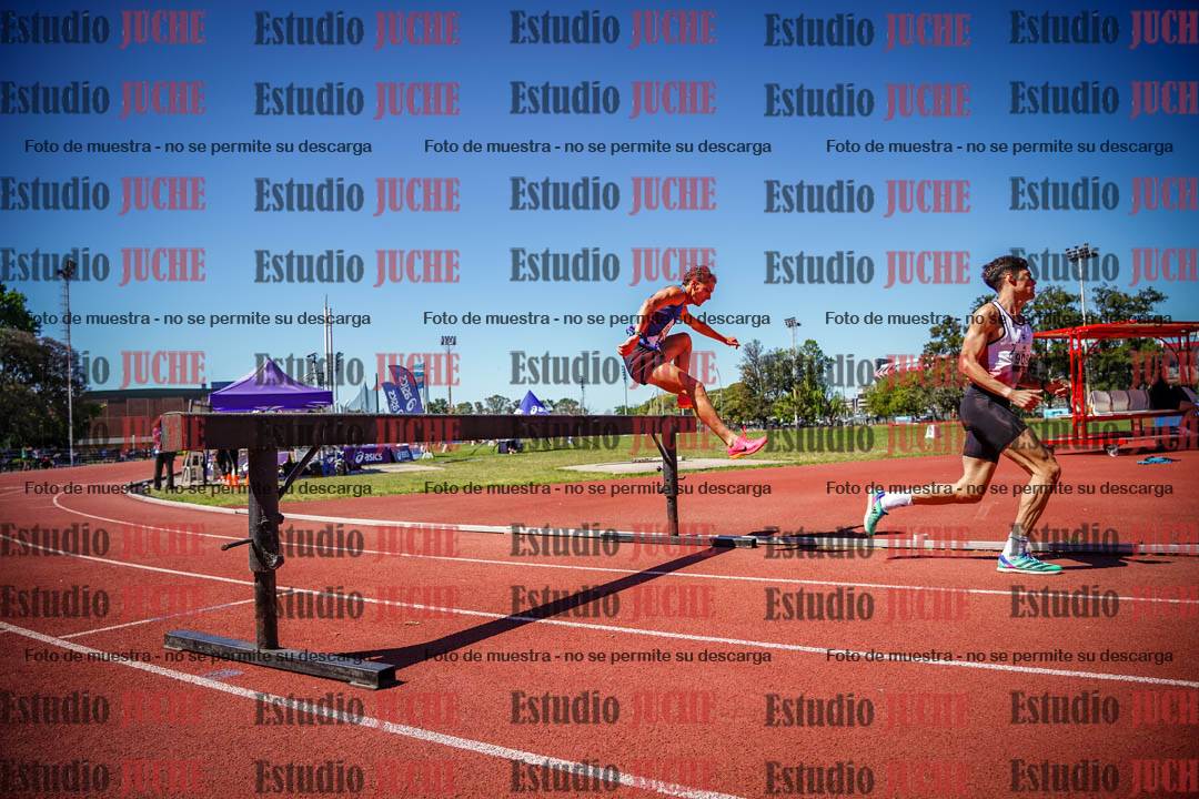 Fotos de los 3000 m con obstáculos de varones