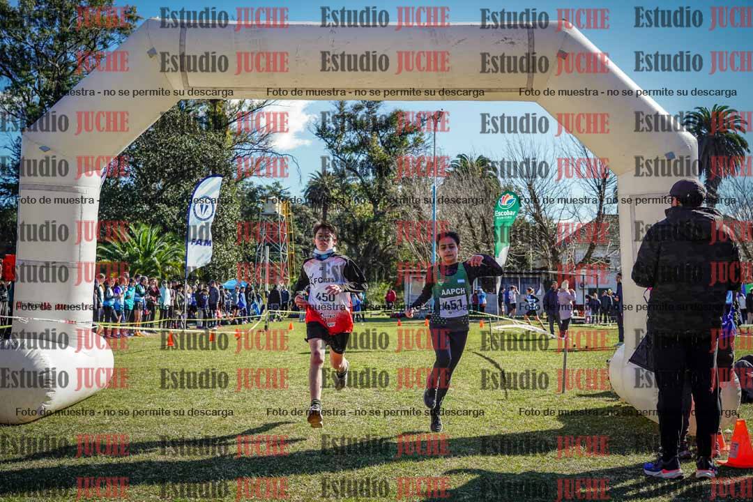 Fotos de la llegada del cross de 2000 m
