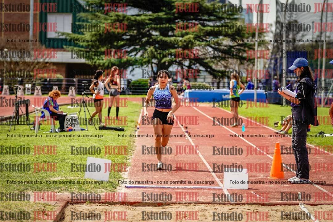 Fotos del salto en largo de mujeres