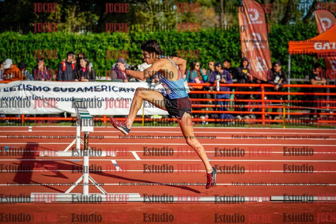Fotos de los 3000 m con obstáculos de varones