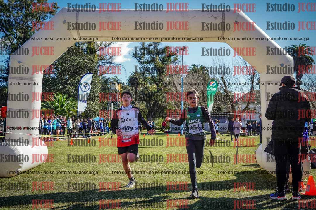 Fotos de la llegada del cross de 2000 m