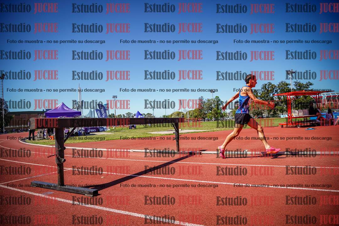 Fotos de los 3000 m con obstáculos de varones