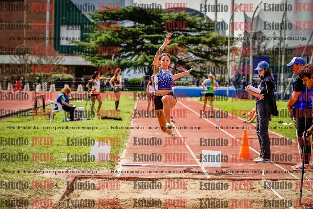 Fotos del salto en largo de mujeres