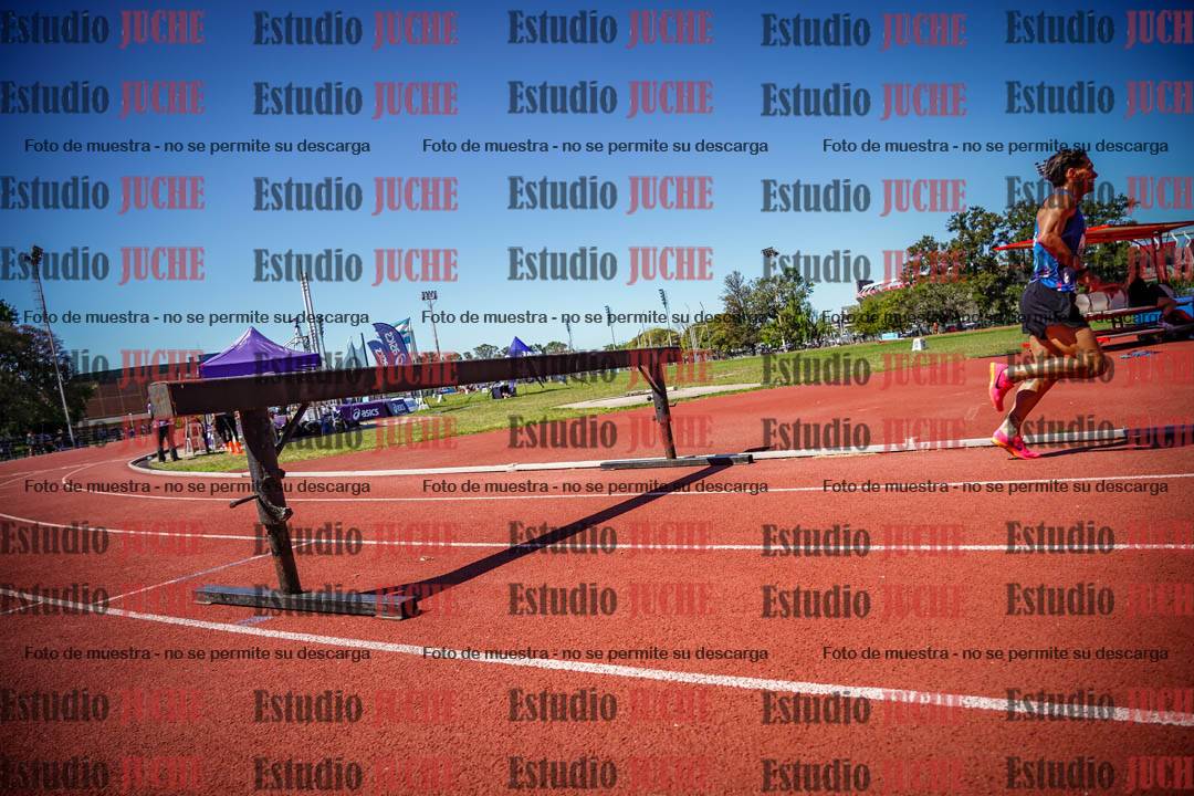 Fotos de los 3000 m con obstáculos de varones