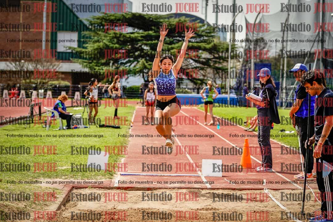 Fotos del salto en largo de mujeres