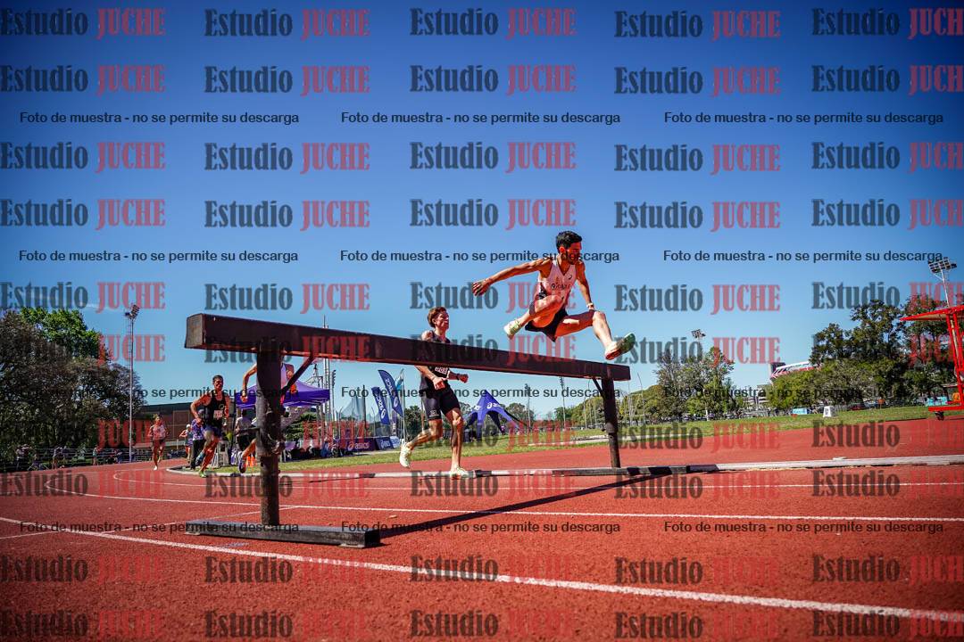 Fotos de los 3000 m con obstáculos de varones