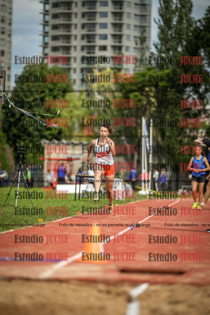 Fotos del salto en largo - mujeres mayores