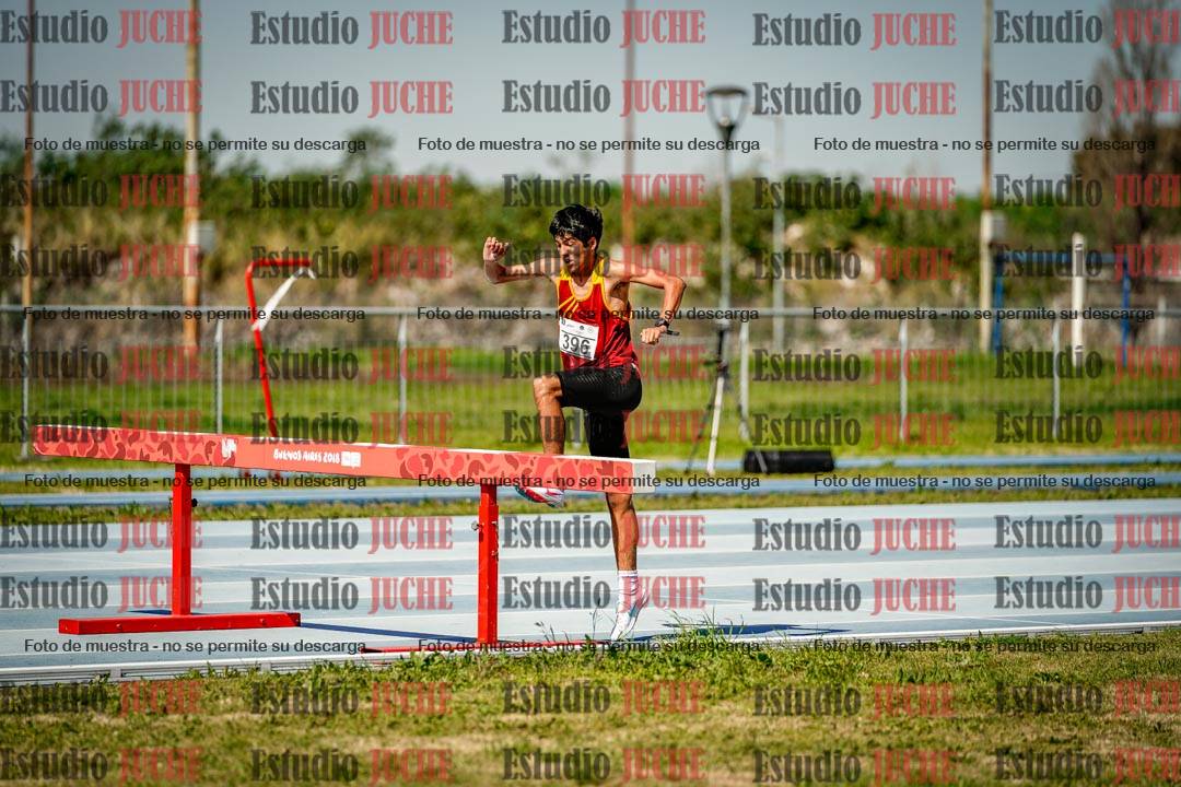 Fotos de los 2000 m con obstáculos de varones