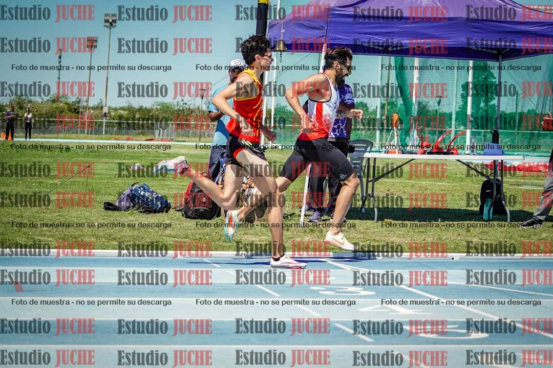 Fotos de los 800 m llanos de varones
