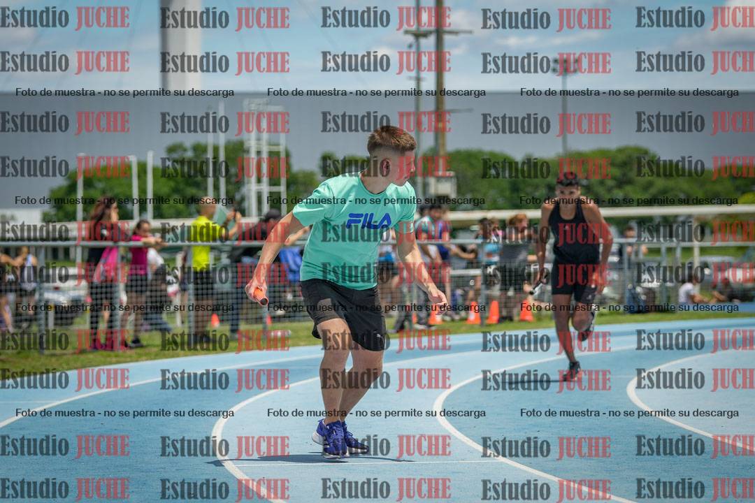 Fotos de la largada de los relevos 20' para running teams - serie 2