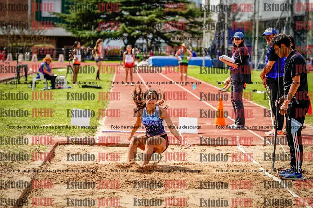 Fotos del salto en largo de mujeres