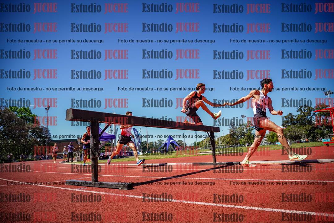 Fotos de los 3000 m con obstáculos de varones