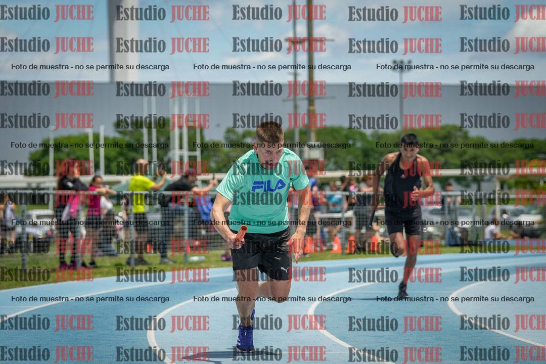 Fotos de la largada de los relevos 20' para running teams - serie 2