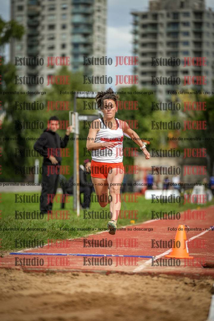 Fotos del salto en largo - mujeres mayores
