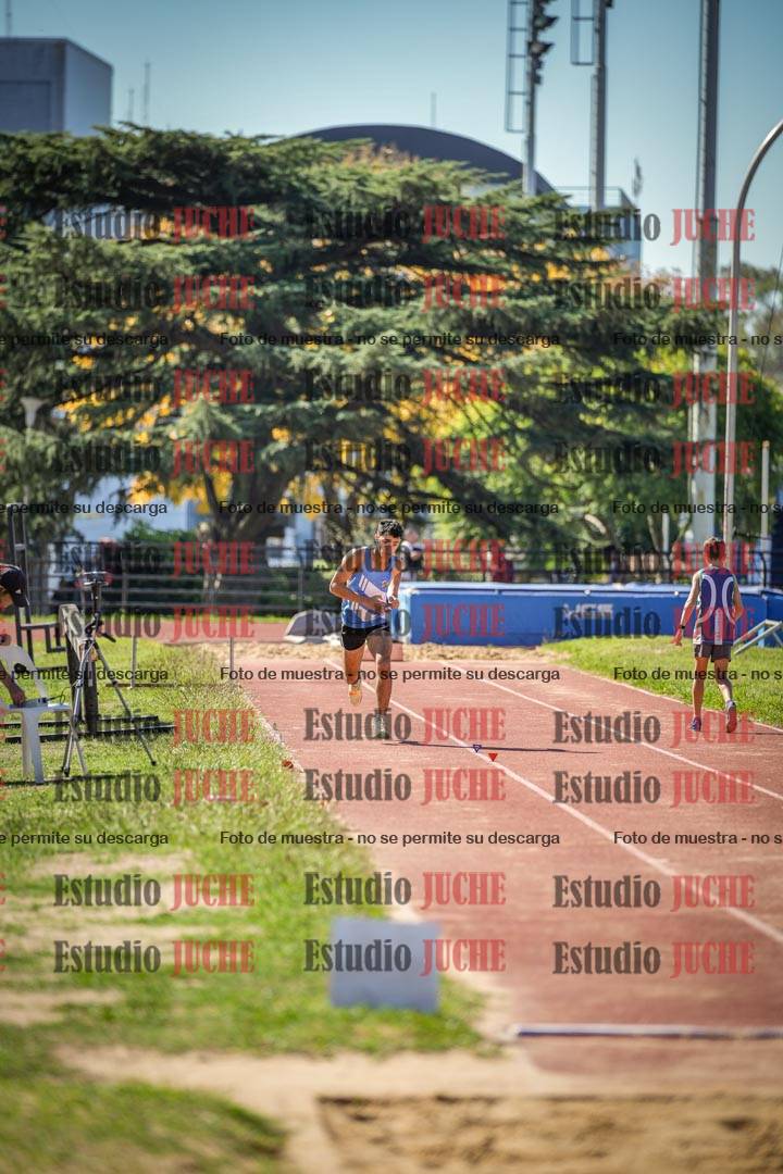 Fotos del salto en largo de varones - incluye U16