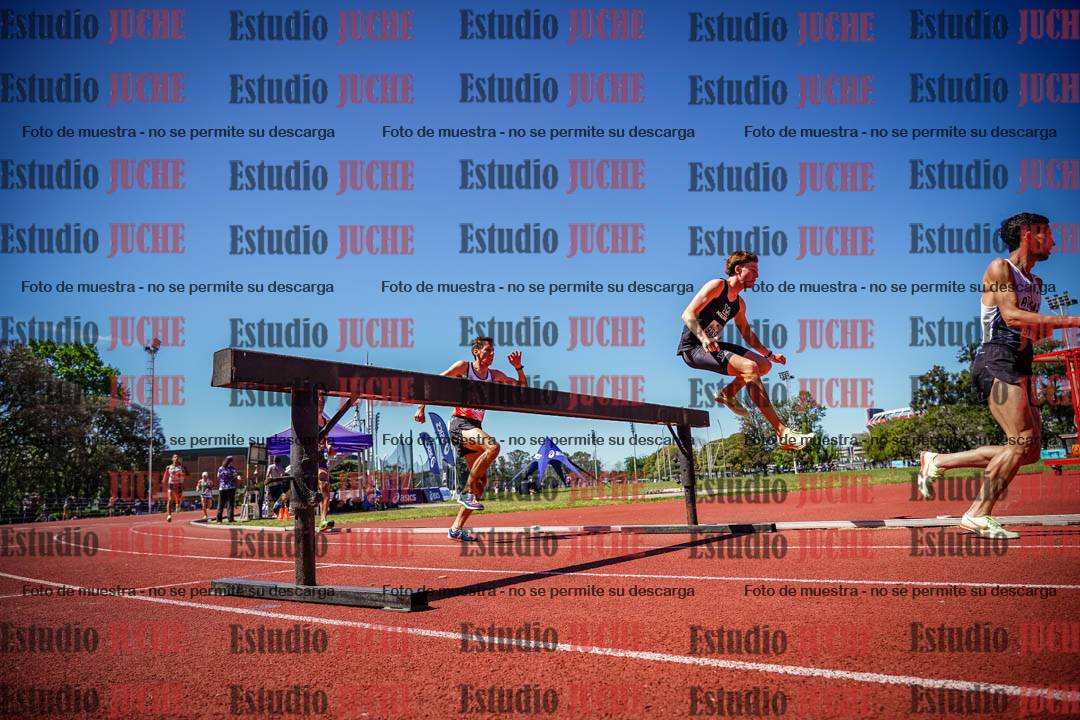 Fotos de los 3000 m con obstáculos de varones