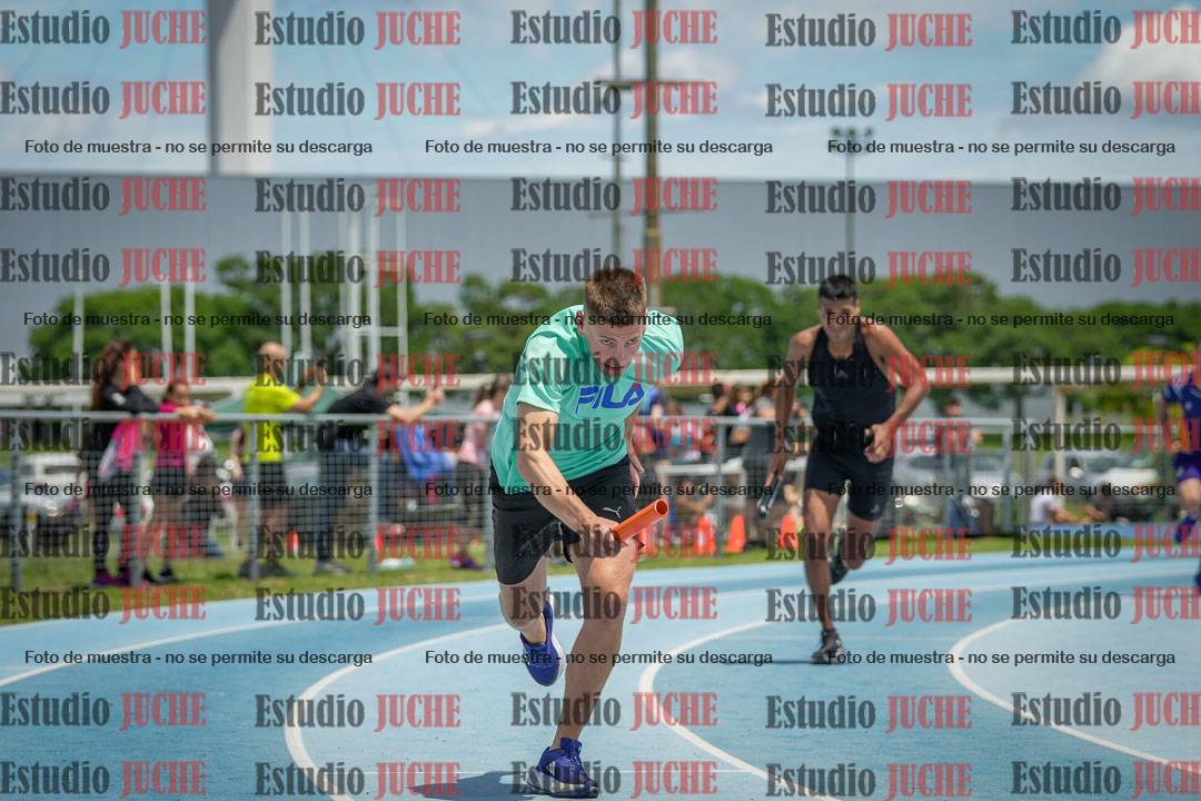 Fotos de la largada de los relevos 20' para running teams - serie 2