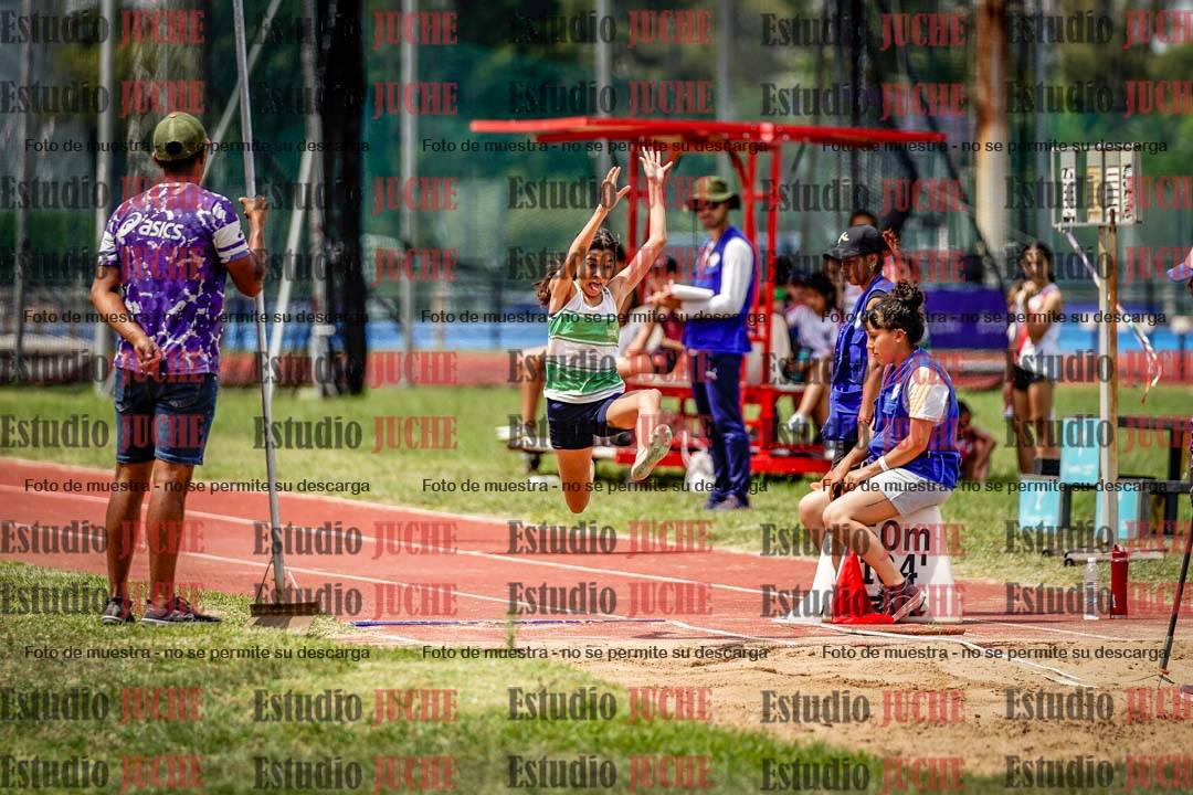 Fotos del salto en largo de mujeres