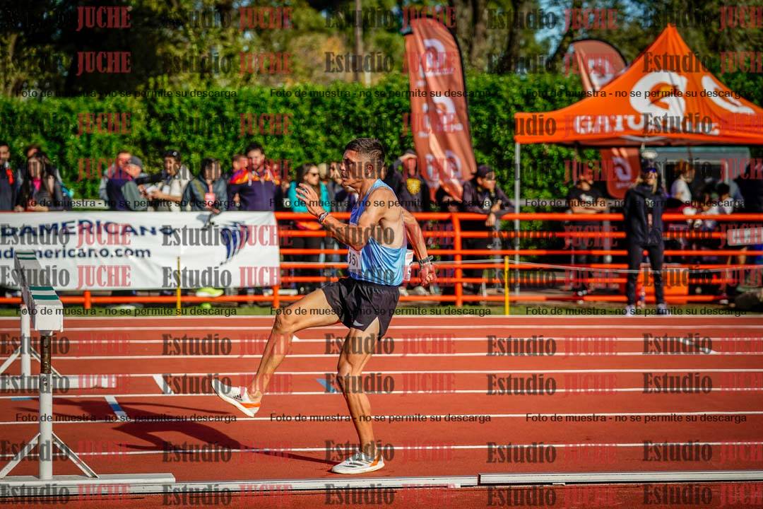Fotos de los 3000 m con obstáculos de varones