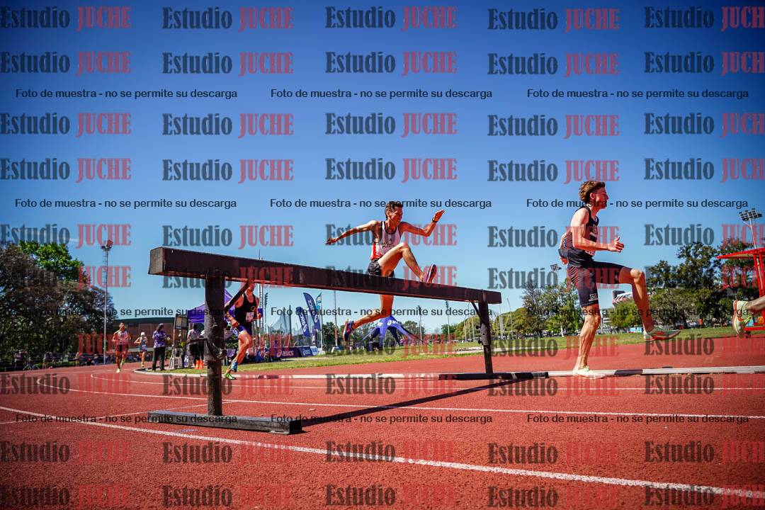 Fotos de los 3000 m con obstáculos de varones