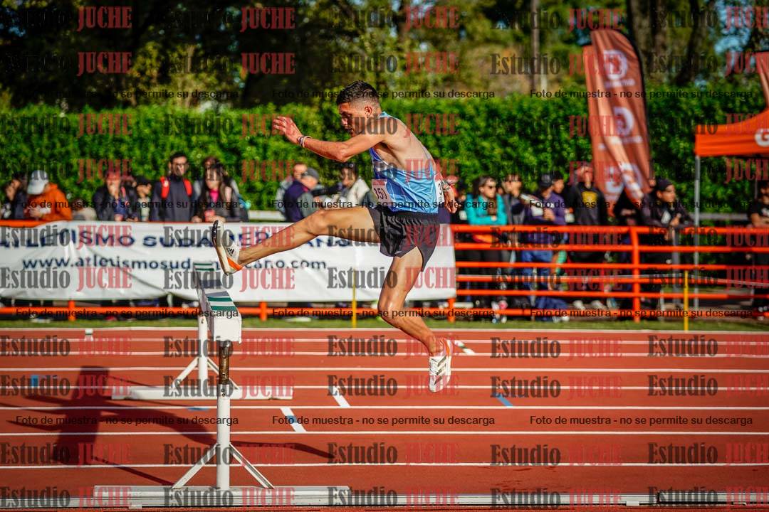 Fotos de los 3000 m con obstáculos de varones