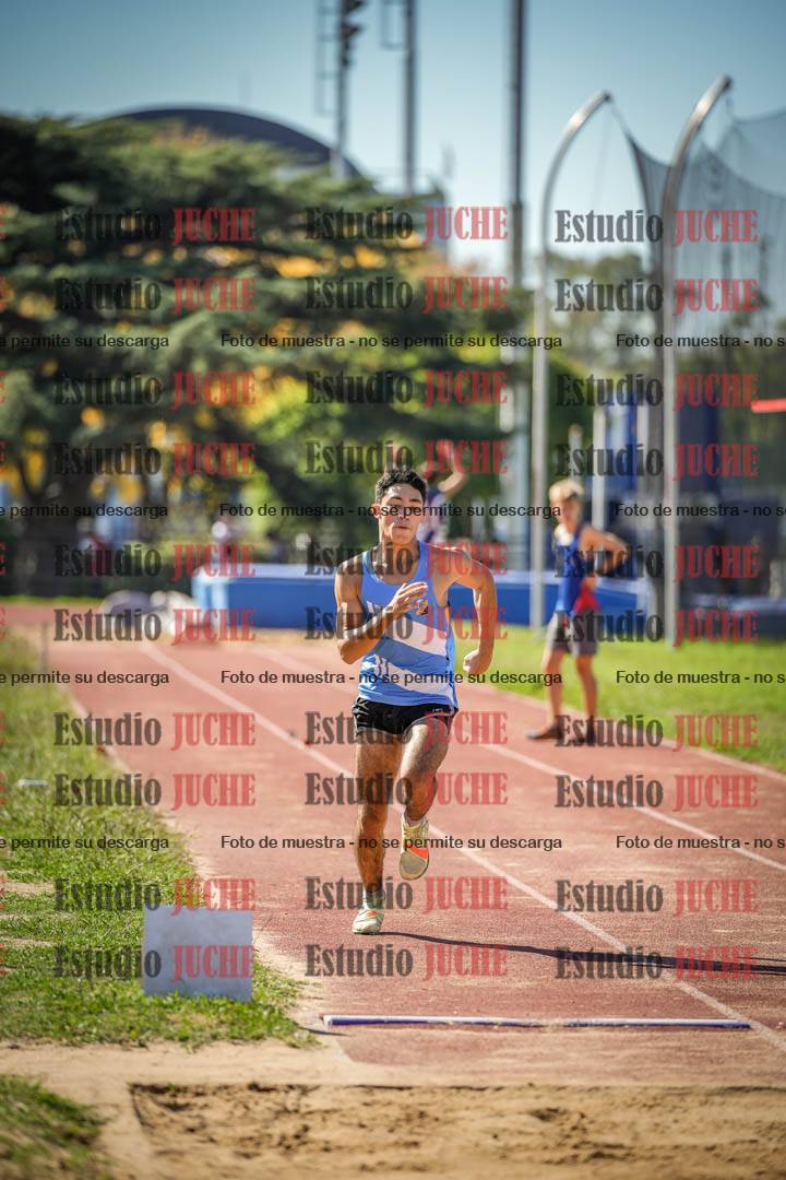 Fotos del salto en largo de varones - incluye U16