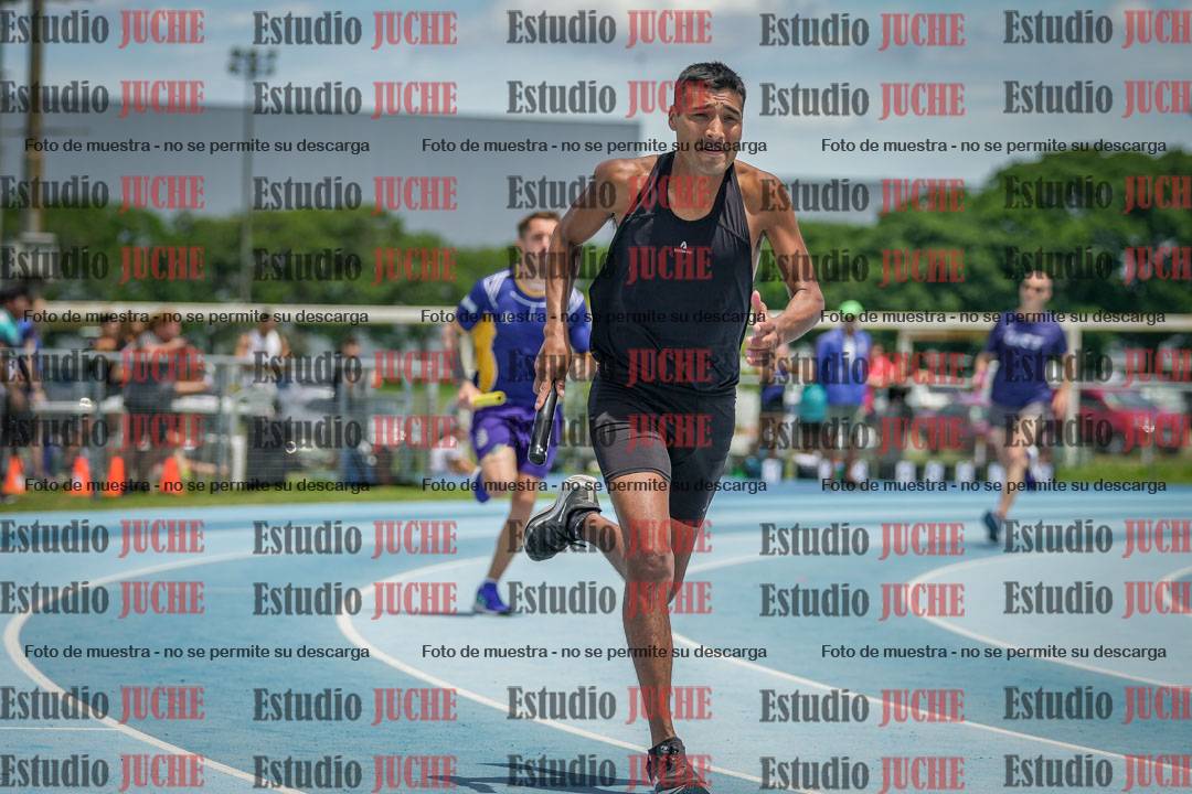 Fotos de la largada de los relevos 20' para running teams - serie 2