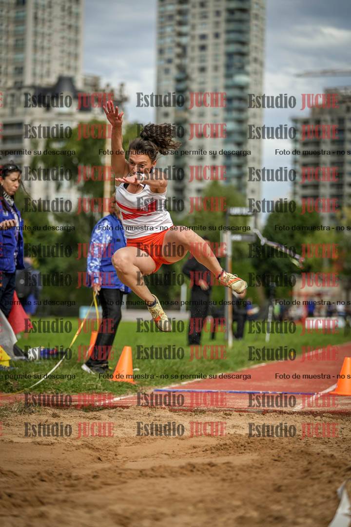 Fotos del salto en largo - mujeres mayores