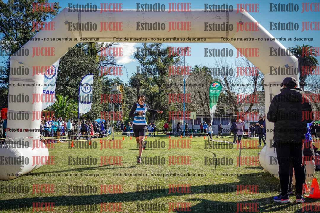 Fotos de la llegada del cross de 2000 m