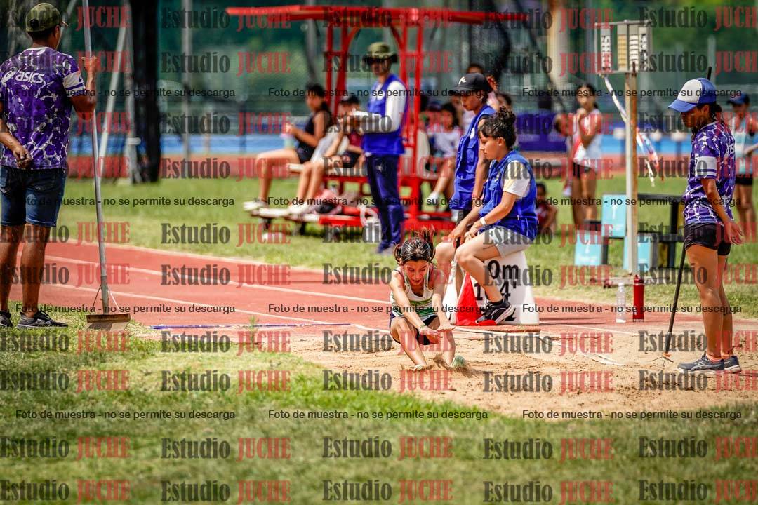 Fotos del salto en largo de mujeres